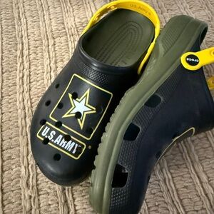 Men’s  U.S. Army Clogs - Black and Yellow crocs